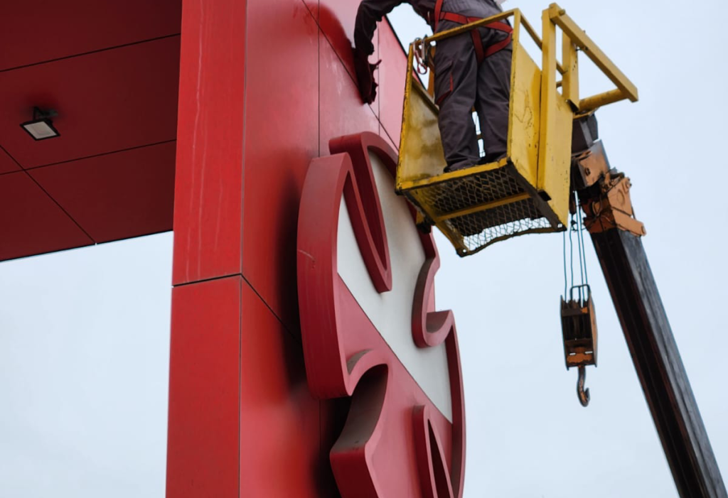 Servicio de limpieza de fachada en altura